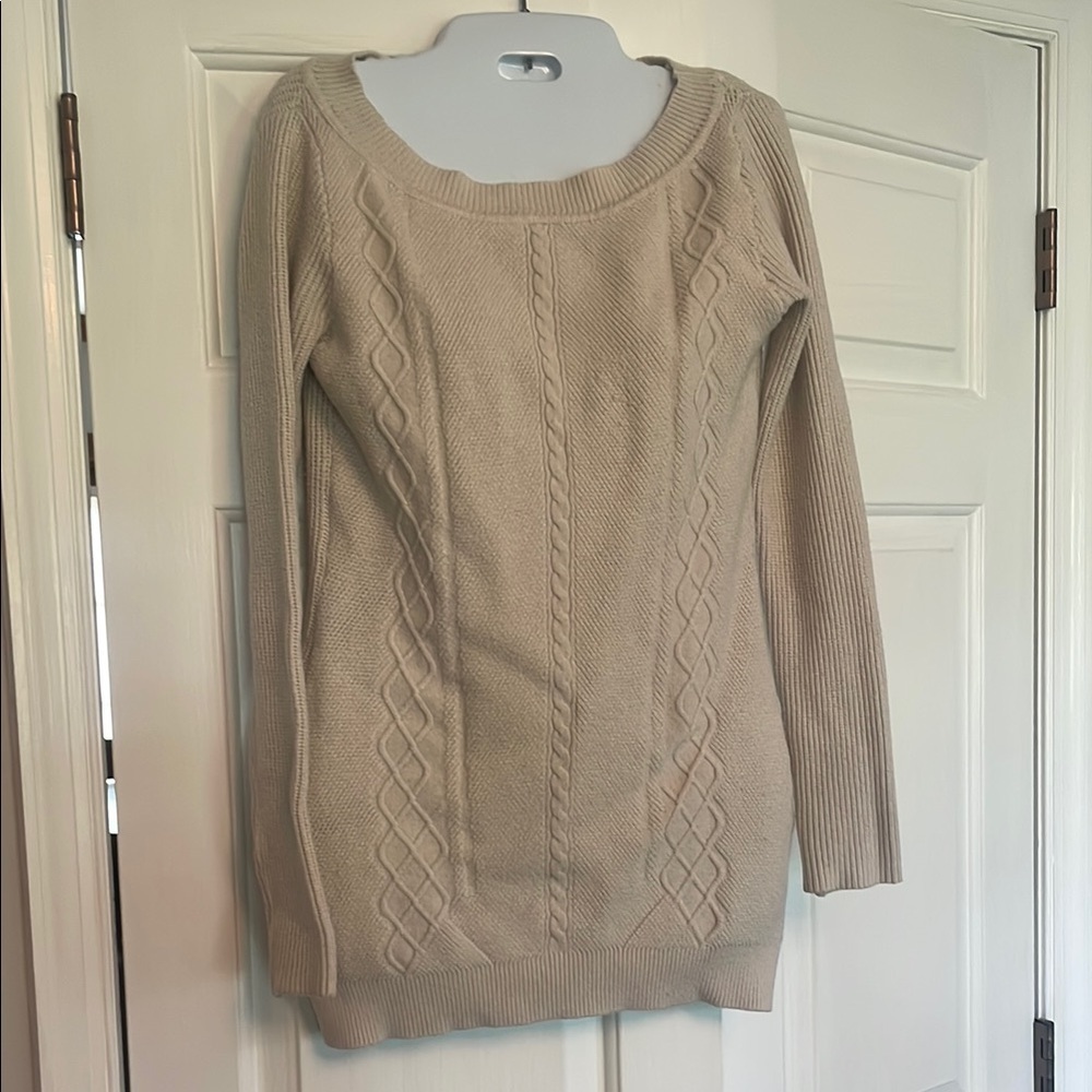 🩷 3/$18 Cyrus cream sweater Women's Cable Knit Sweater - Beige